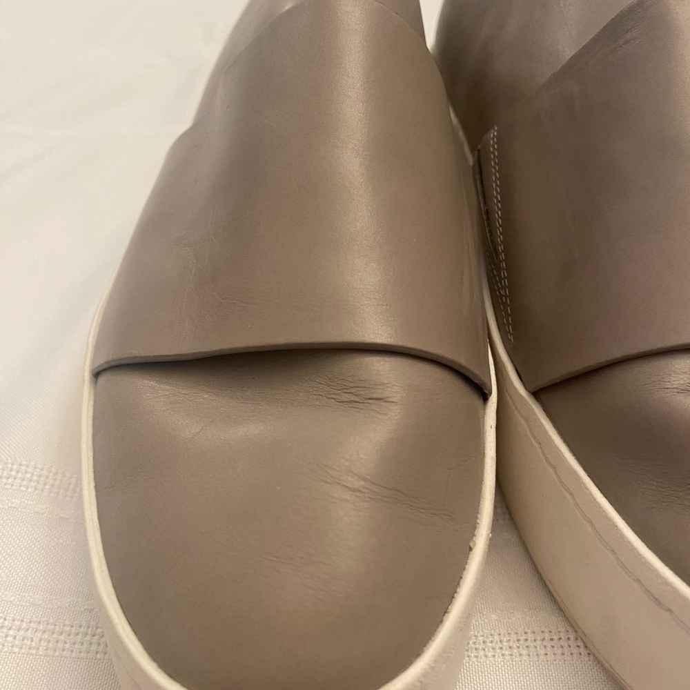 ❤️VINCE SLIP ON PLATFORMS❤️ - Picture 5 of 14